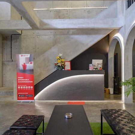RedDoorz Plus near Kawasan Sam Poo Kong Semarang Bagian luar foto