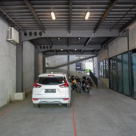 RedDoorz Plus near Kawasan Sam Poo Kong Semarang Bagian luar foto