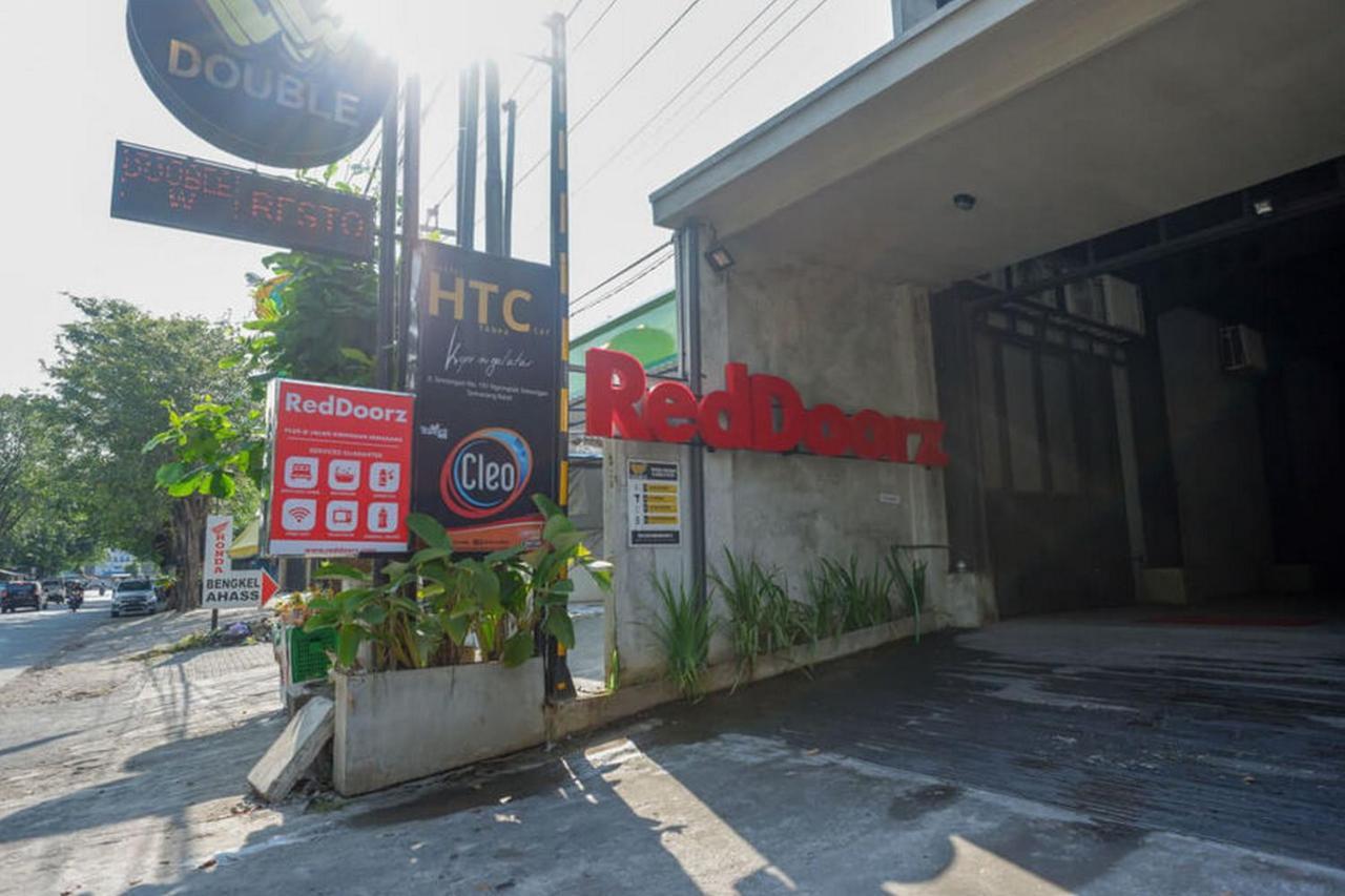 RedDoorz Plus near Kawasan Sam Poo Kong Semarang Bagian luar foto