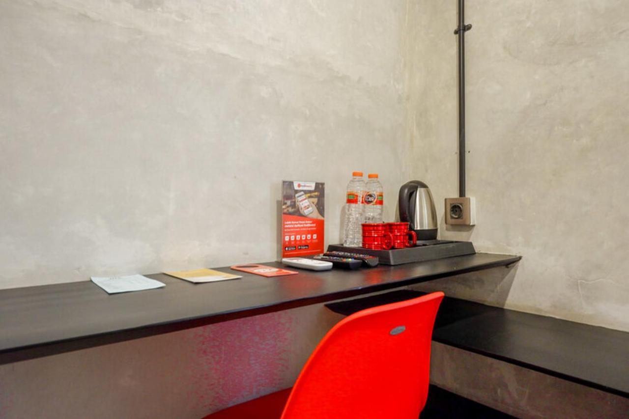 RedDoorz Plus near Kawasan Sam Poo Kong Semarang Bagian luar foto