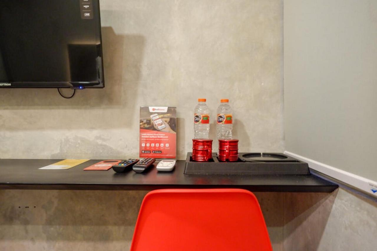 RedDoorz Plus near Kawasan Sam Poo Kong Semarang Bagian luar foto