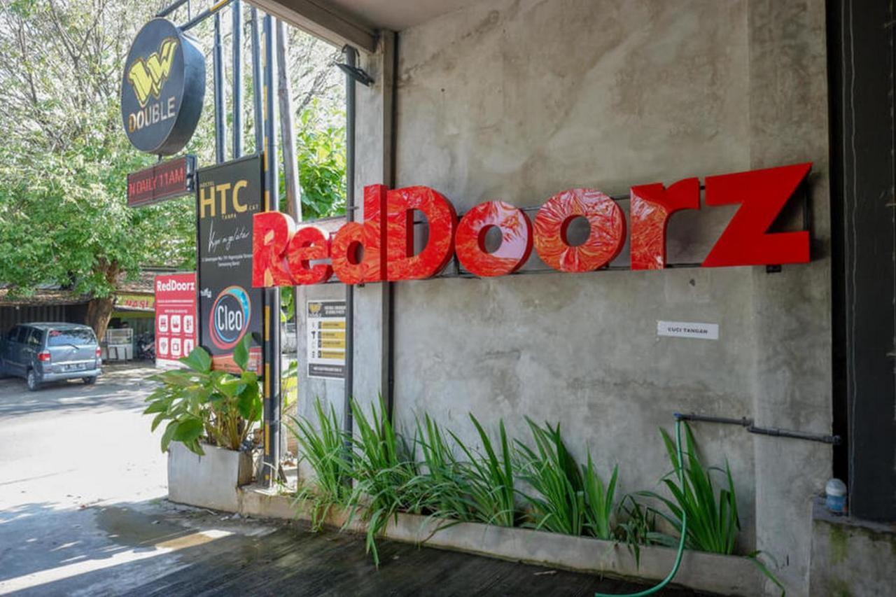 RedDoorz Plus near Kawasan Sam Poo Kong Semarang Bagian luar foto