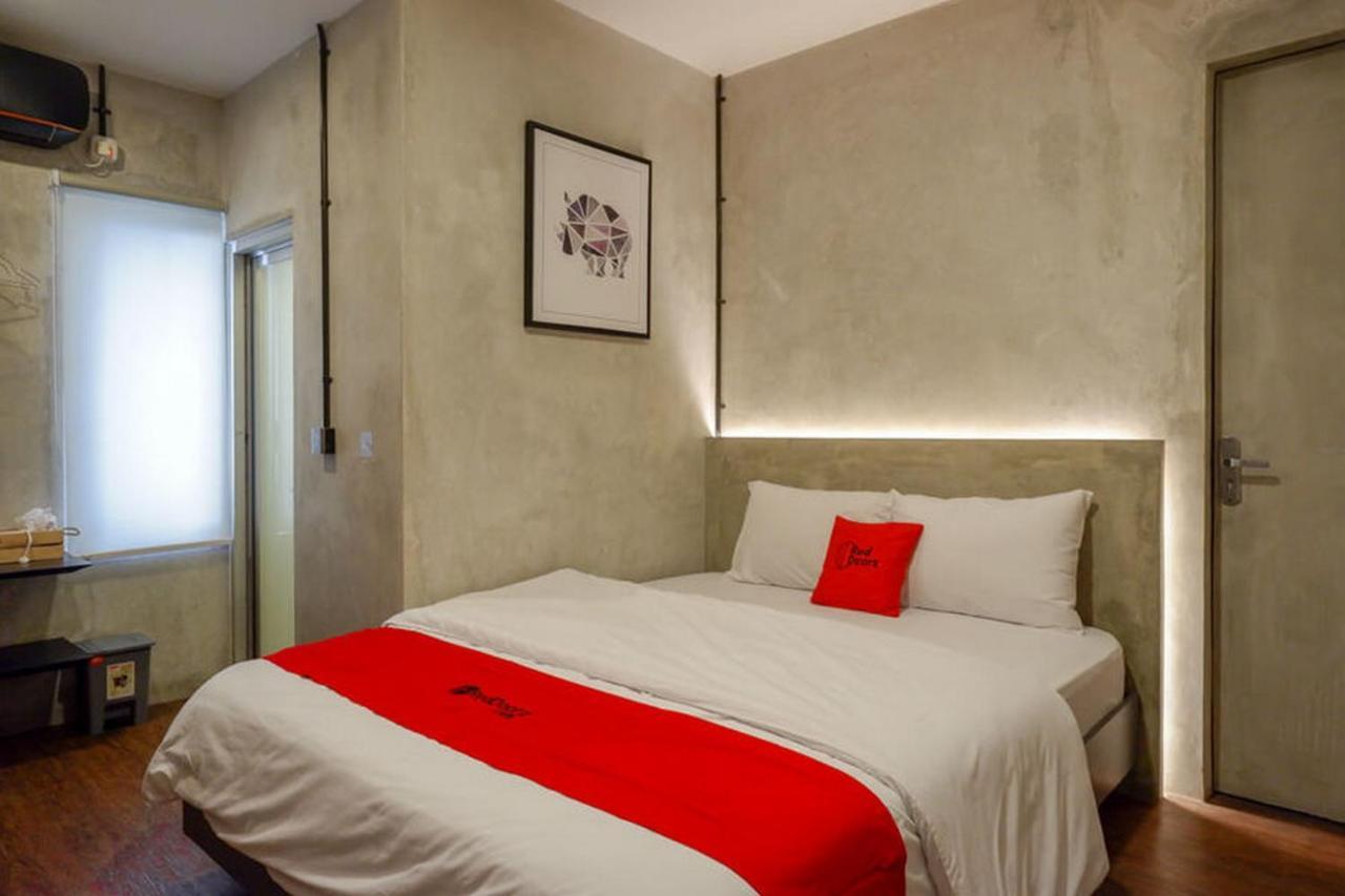RedDoorz Plus near Kawasan Sam Poo Kong Semarang Bagian luar foto