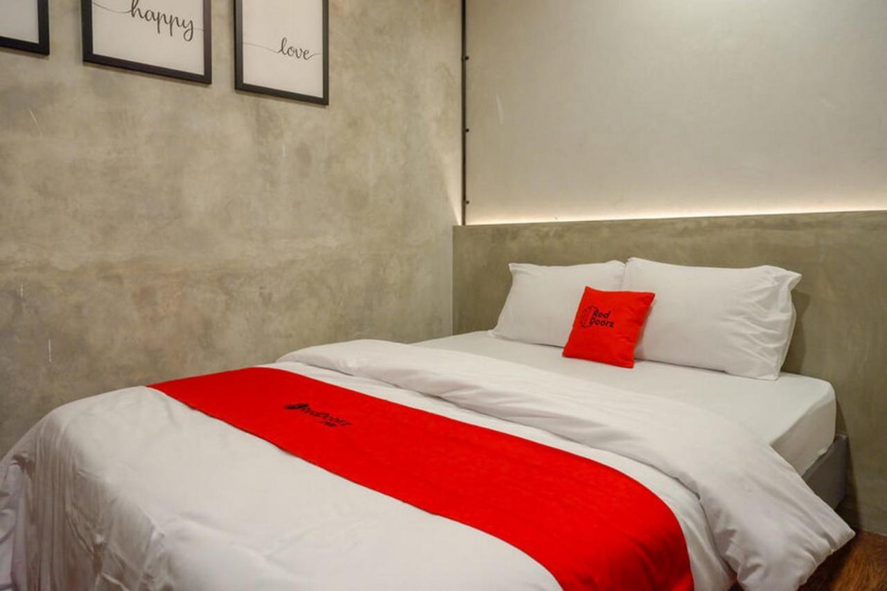 RedDoorz Plus near Kawasan Sam Poo Kong Semarang Bagian luar foto