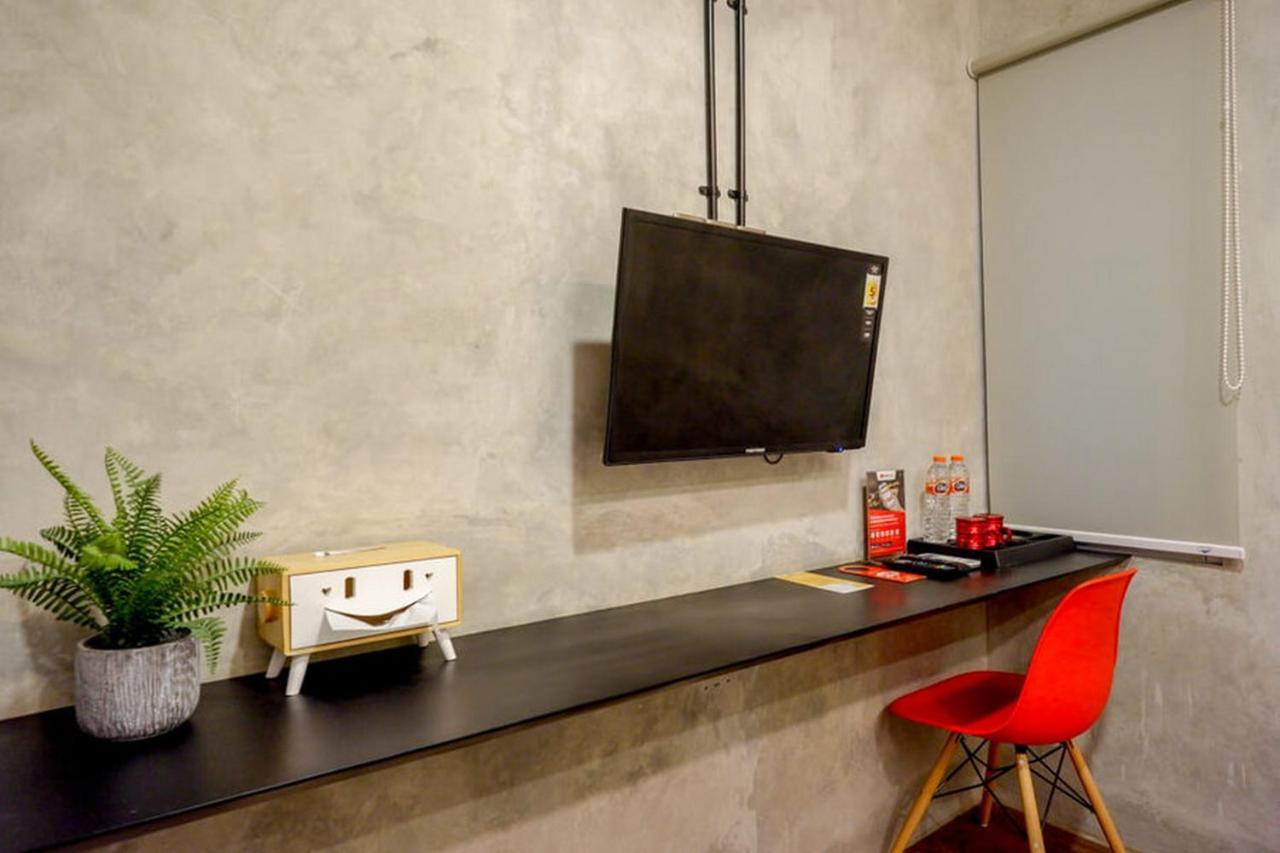 RedDoorz Plus near Kawasan Sam Poo Kong Semarang Bagian luar foto