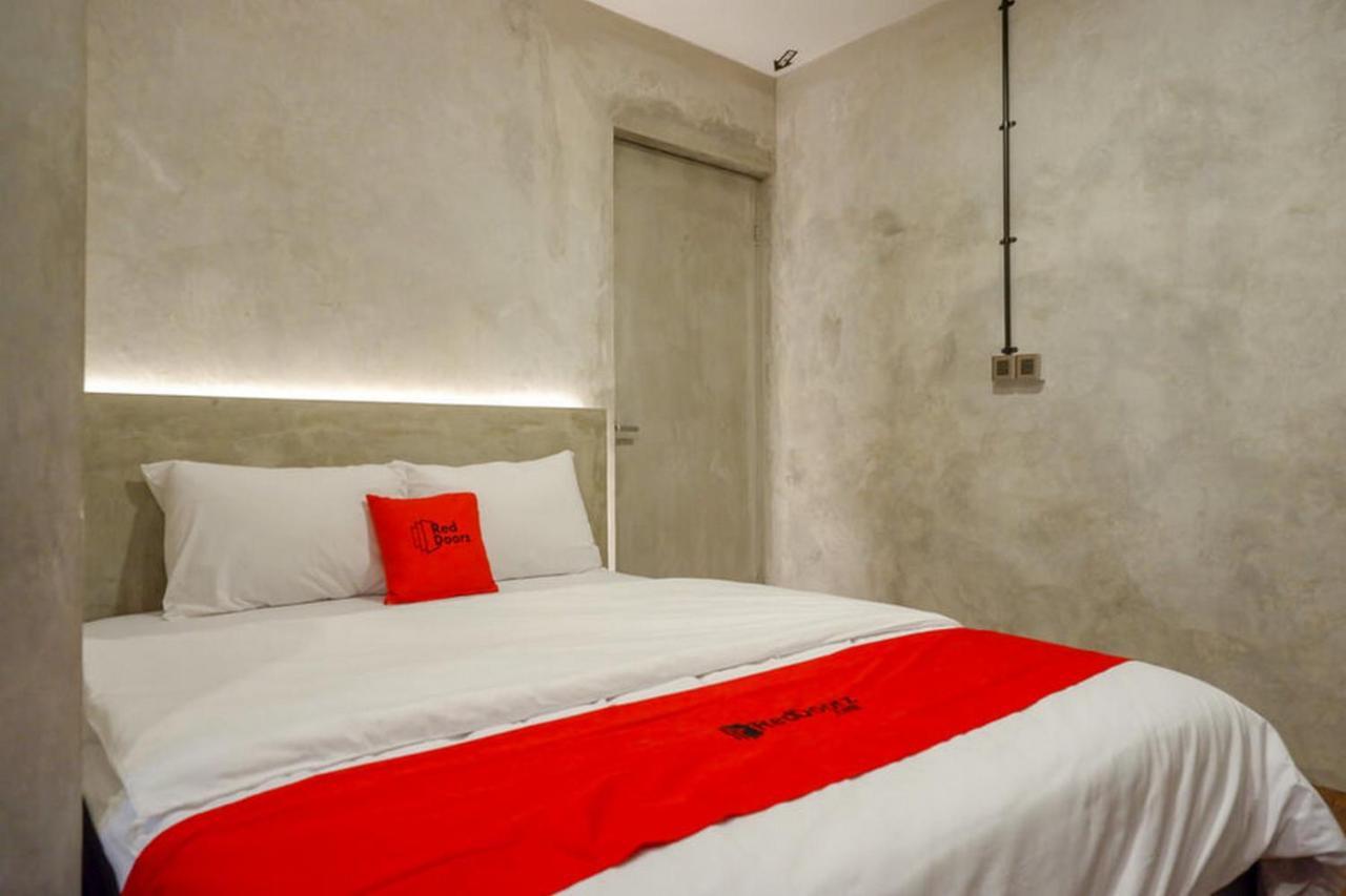 RedDoorz Plus near Kawasan Sam Poo Kong Semarang Bagian luar foto
