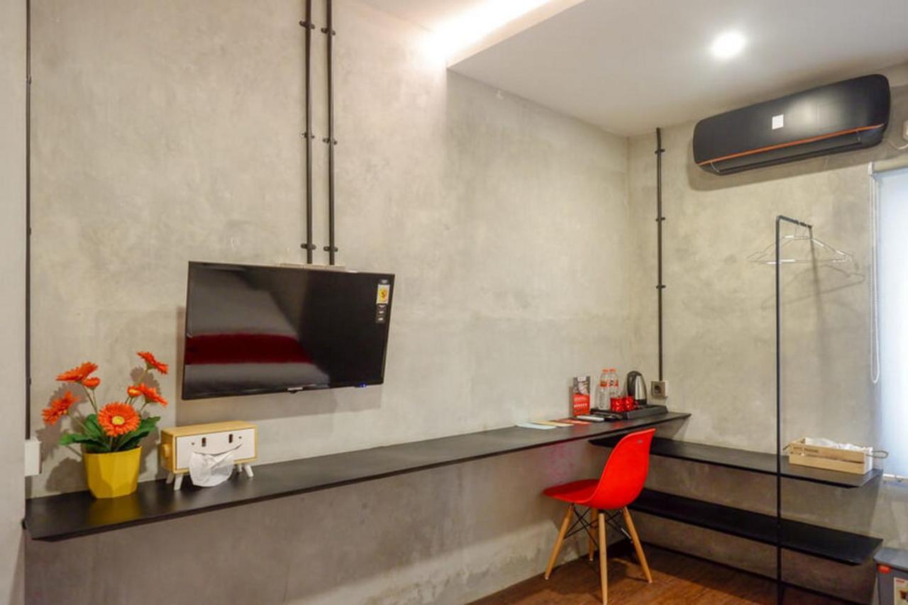 RedDoorz Plus near Kawasan Sam Poo Kong Semarang Bagian luar foto