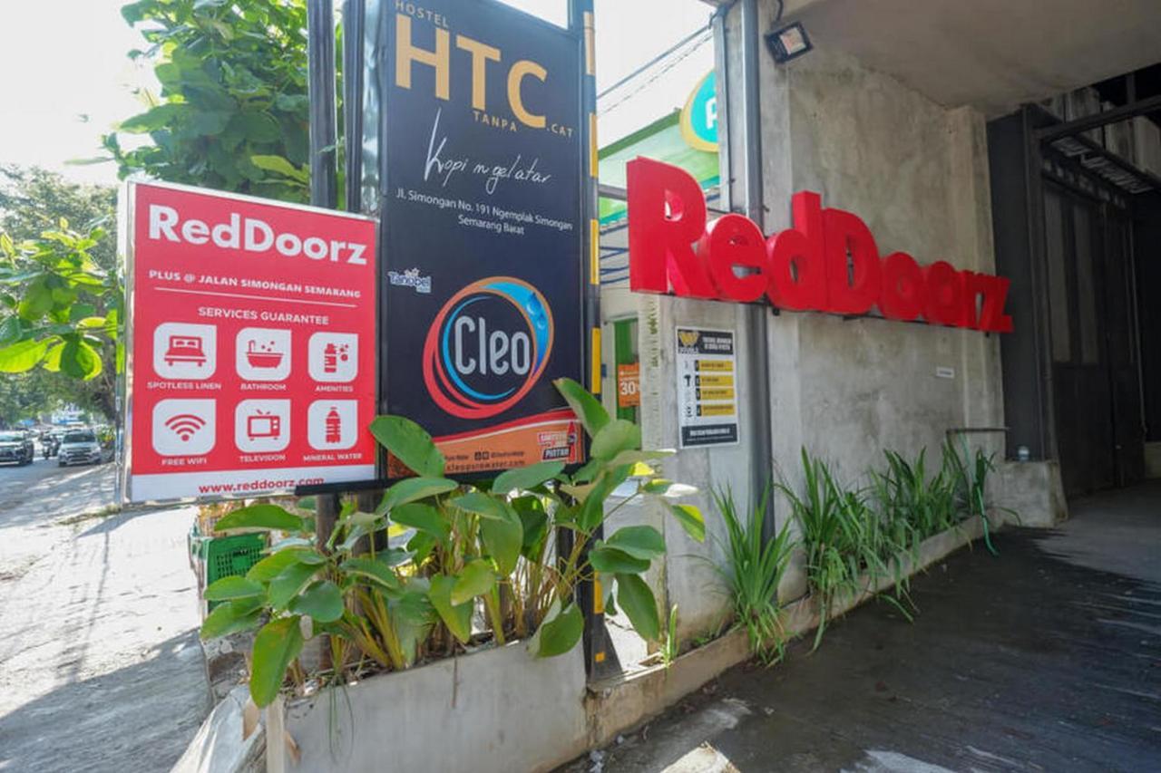 RedDoorz Plus near Kawasan Sam Poo Kong Semarang Bagian luar foto