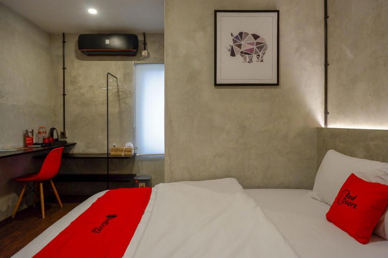 RedDoorz Plus near Kawasan Sam Poo Kong Semarang Bagian luar foto